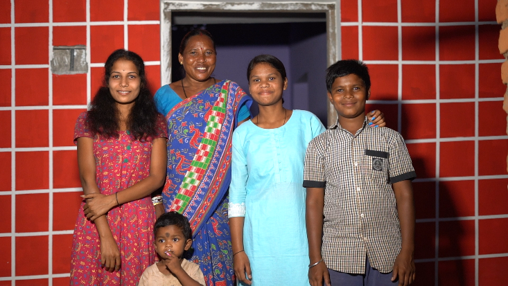 Kumudini-Nayak-with-her-family