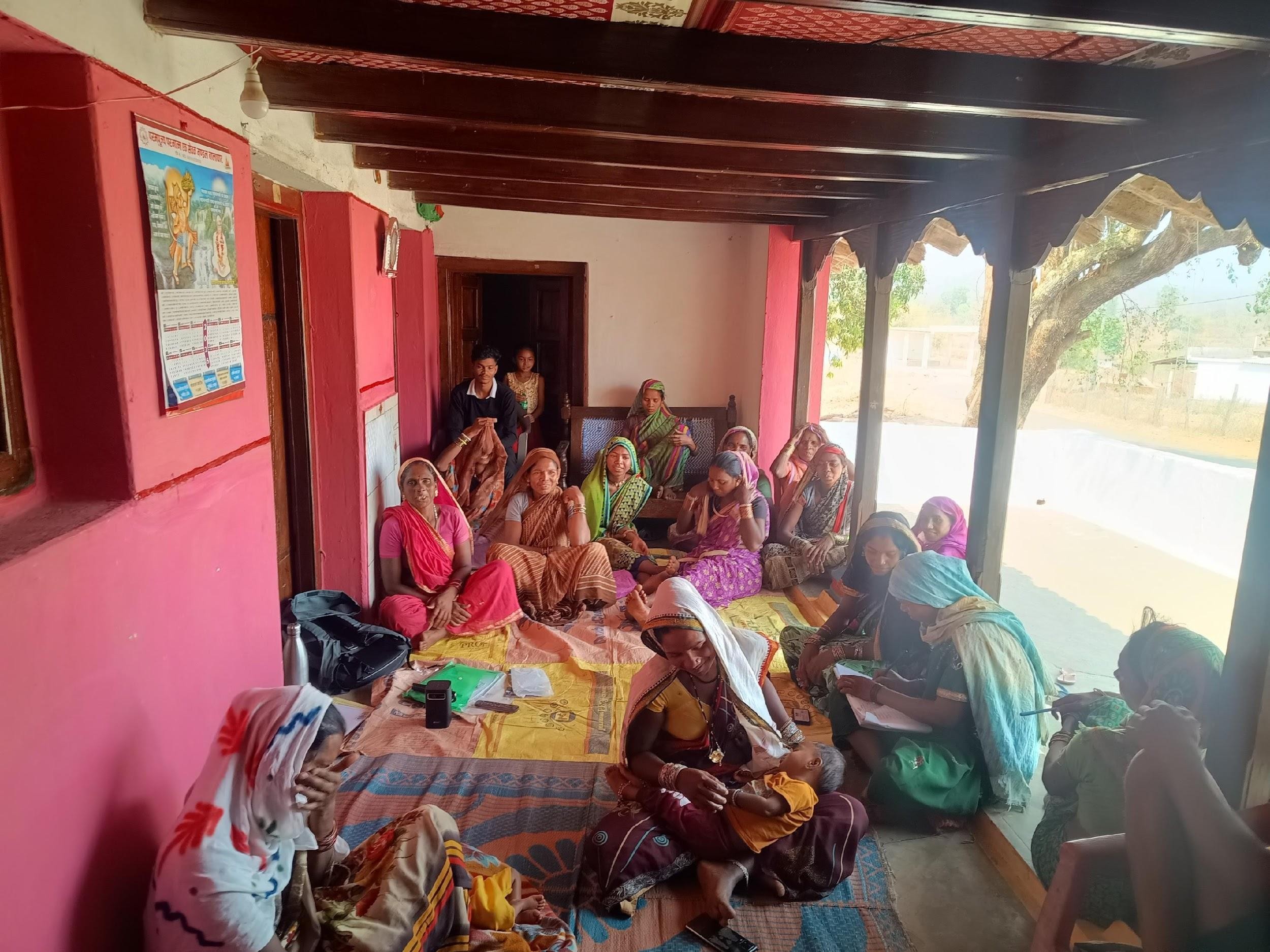 Meeting-of-women-community-members