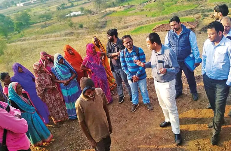 Screenshot 2023-02-24 at 12-11-15 Parijat-Ghosh-Chataniha-Gond-Village-officials-visit-to-see-terraced-fields.jpg (WEBP Image 768 × 503 pixels)